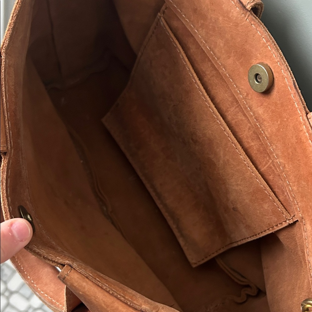 Raven + Lily Tan Leather Shoulder Bag - Picture 5 of 6